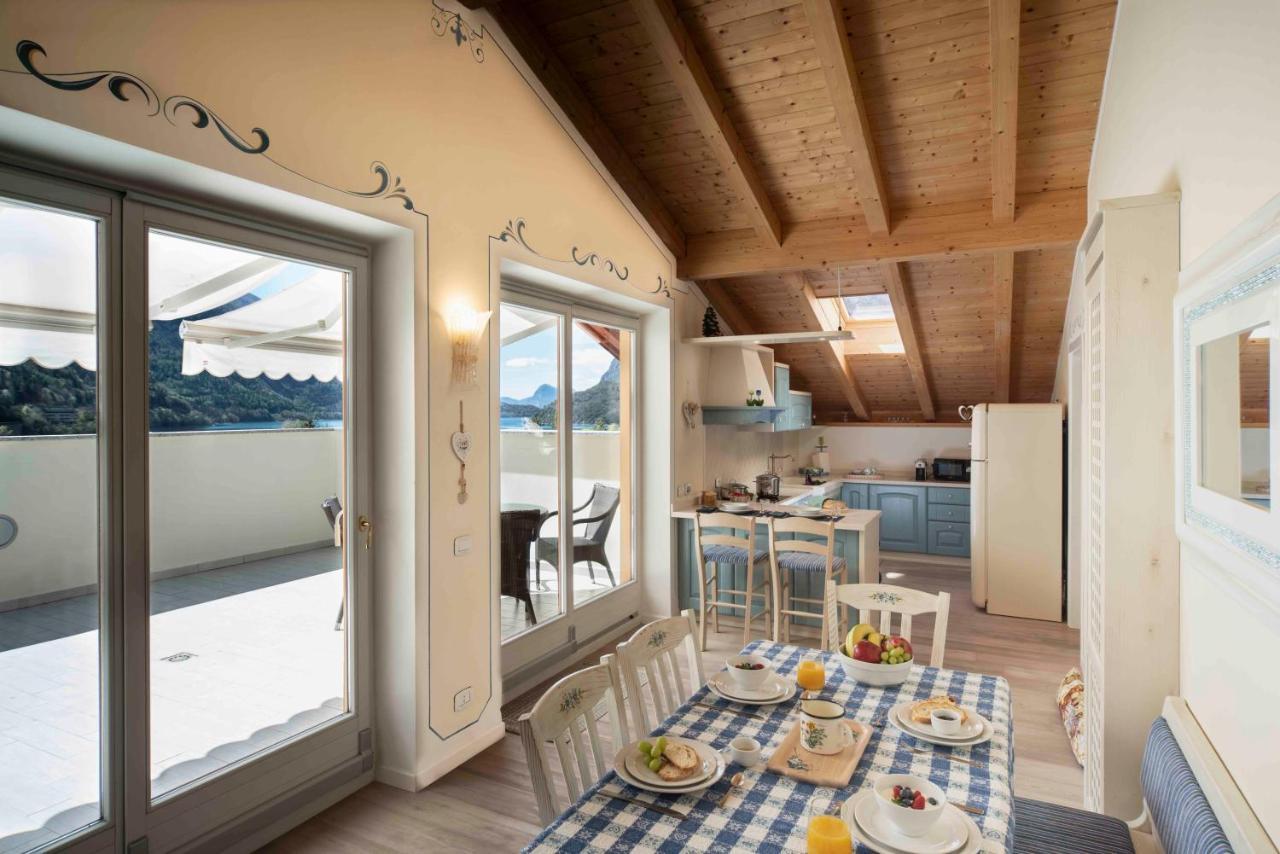 Attico Con Vista Sul Lago E Montagne A Molveno Ngoại thất bức ảnh